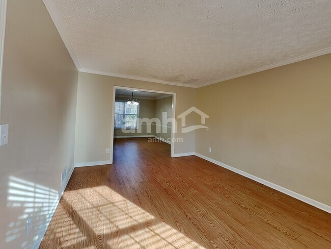 Building Photo - 700 Rosehill Ln