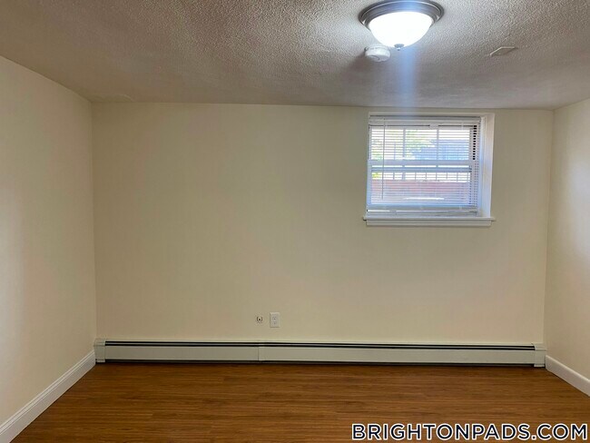 Building Photo - 176 N Beacon St