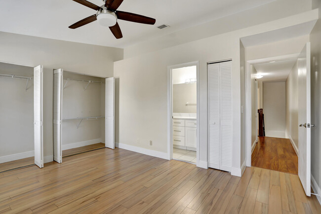 Building Photo - 9775 Riverside Dr
