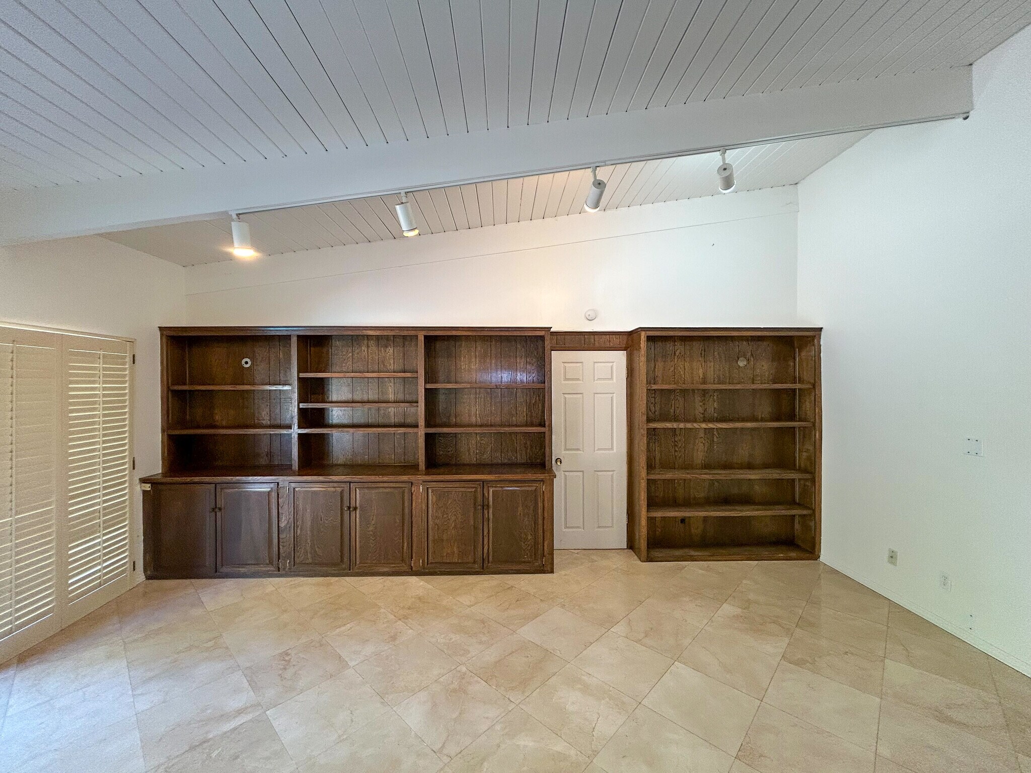 Family Room - 24507 Hatteras St