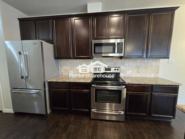 Building Photo - MOVE IN READY - Spacious 2-story townhouse...