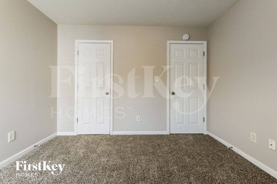 Building Photo - 2439 White Alder Dr NE