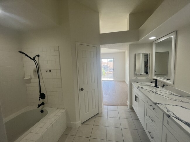 Building Photo - 7911 E Horizon View Dr