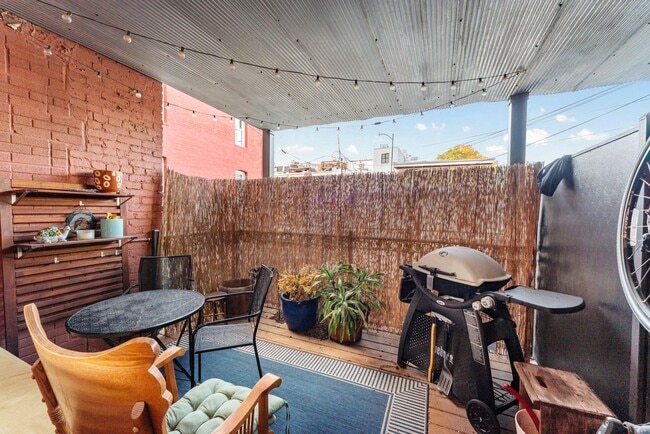 Building Photo - 1105 Park Rd NW