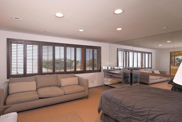Building Photo - 3265 Ocean Dr