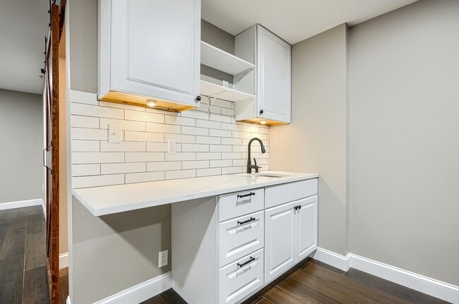 Building Photo - 601 Long Wall Dr