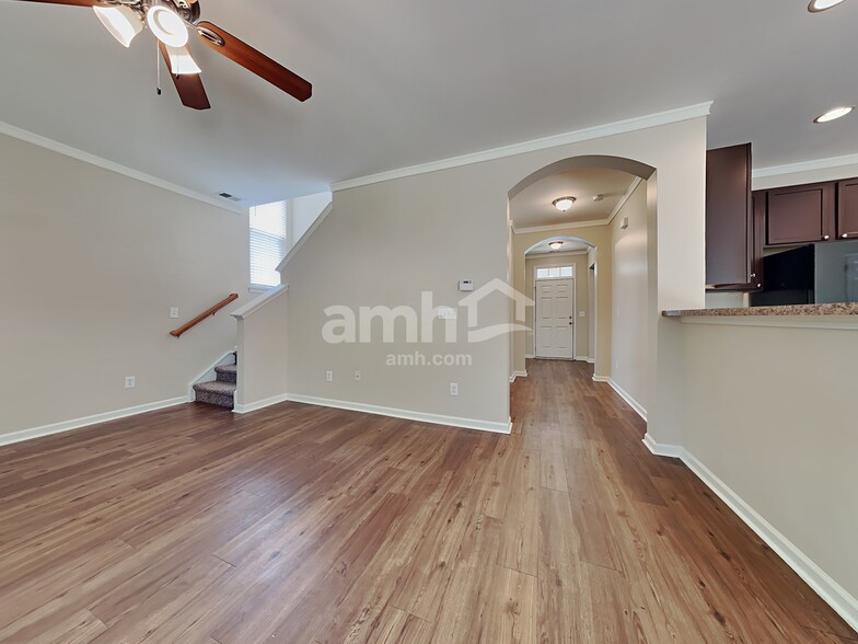 Building Photo - 7492 Hawks Cir
