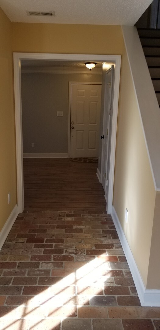 Building Photo - Beautiful Home Near Downtown Matthews