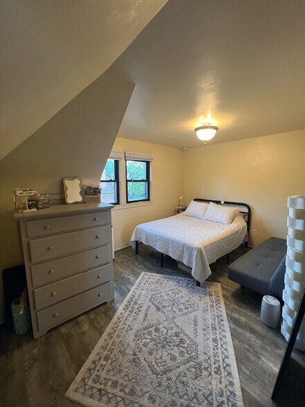 Building Photo - 729 Savannah Ave