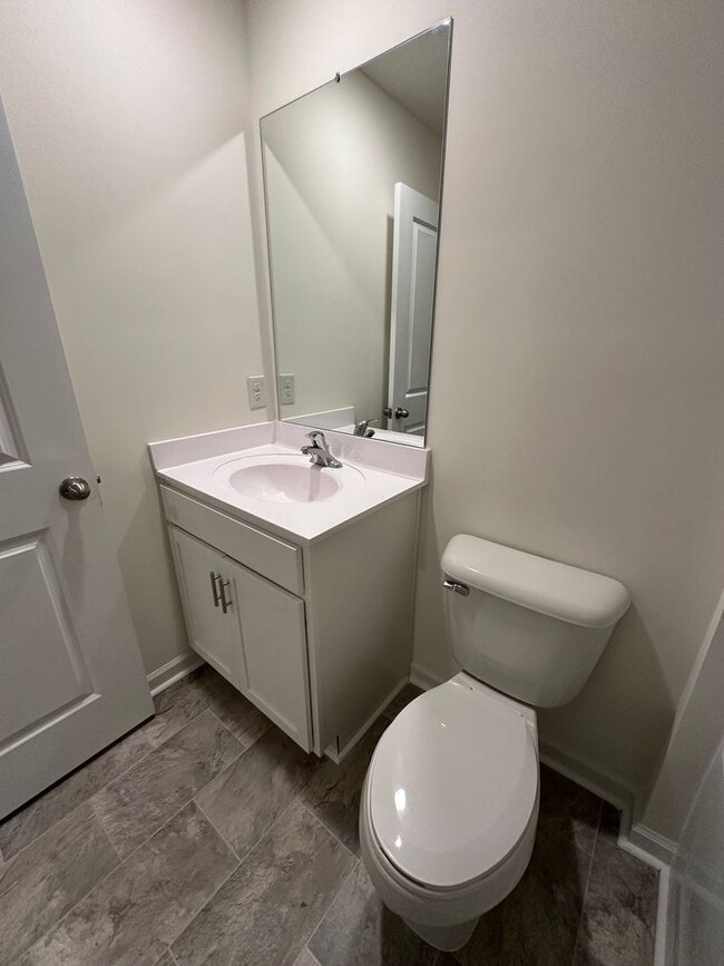 Building Photo - 3 Bedroom / 2.5 Bath Townhome Kingsport, TN