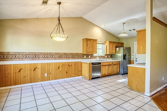Building Photo - East Gate Area | Home | Unfurnished
