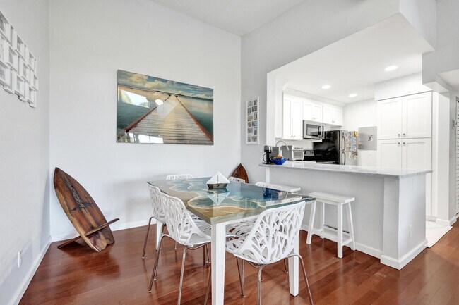 Building Photo - 1008 Green Pine Blvd