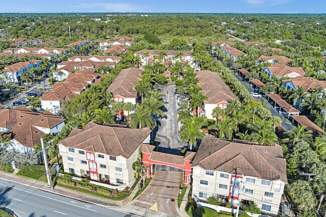 Building Photo - 323 Bayfront Dr