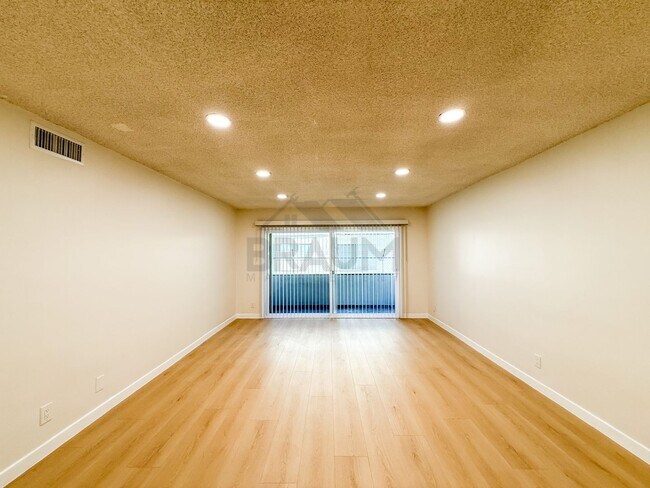 Building Photo - 6041 Whitsett Ave