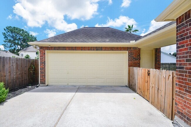 Building Photo - 20735 Park Pine Ln