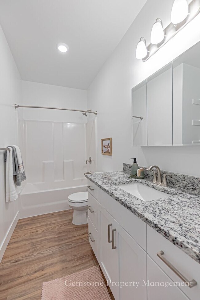 Building Photo - $300 off first month for February move-in - END UNIT - Darling 3 Bed 2.5 bath townhome in Sugar C...