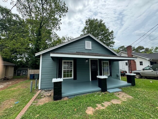 Building Photo - 2 Bed 1 Bath House