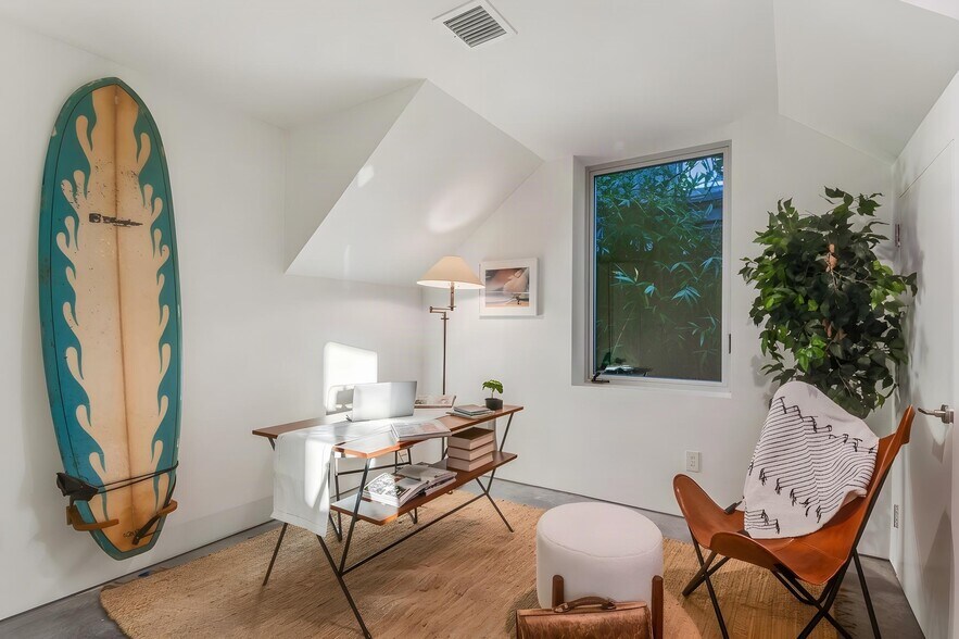 Building Photo - 1519 Cabrillo Ave
