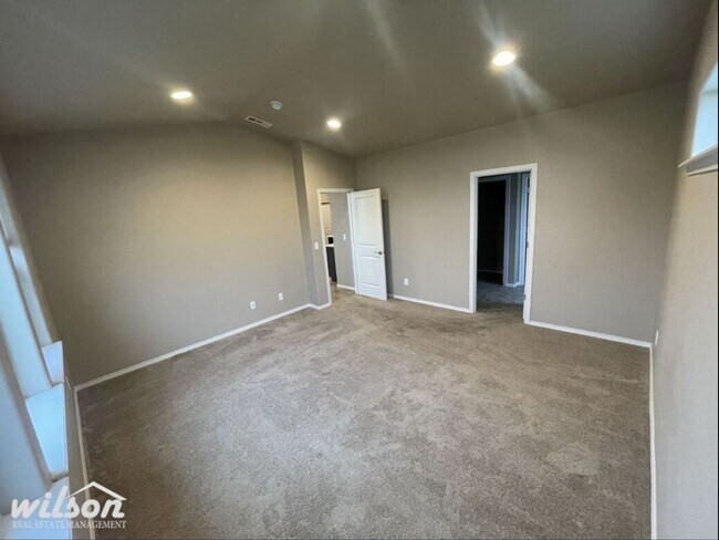 Building Photo - Upcoming 4-Bedroom Gem with Modern Charm and 2 Bath House for Rent!