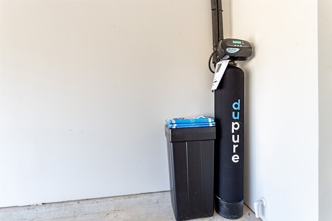 Building Photo - 2219 Grapewood Ln