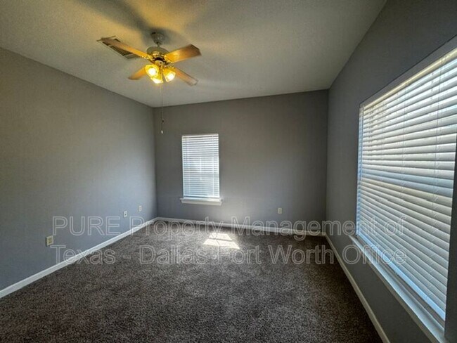 Building Photo - 400 W Glade Rd