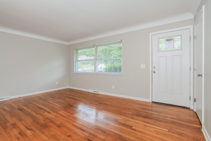 Building Photo - 5215 Ponderosa Dr