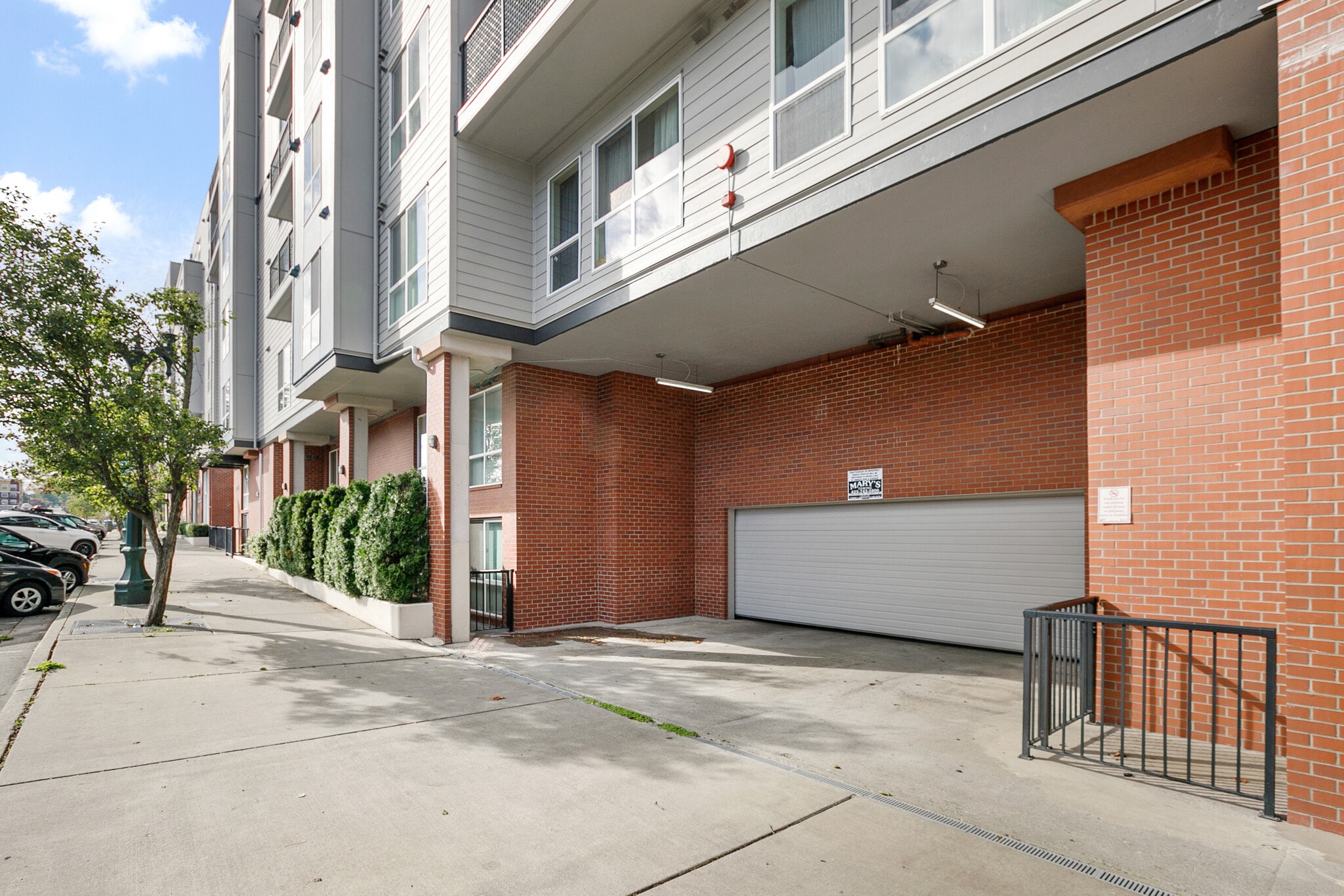 Common Parking Garage - 2818 Grand Ave