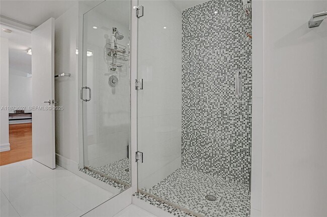 Building Photo - 3640 Yacht Club Dr