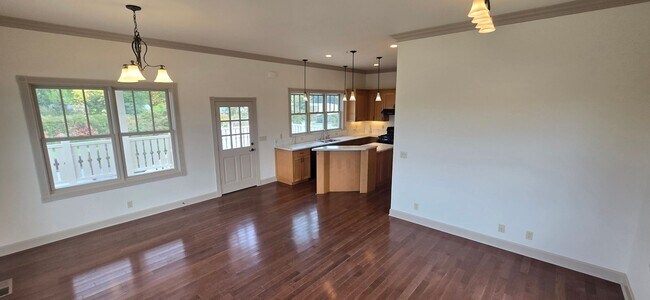 Building Photo - Beautiful Home With Incredible Views