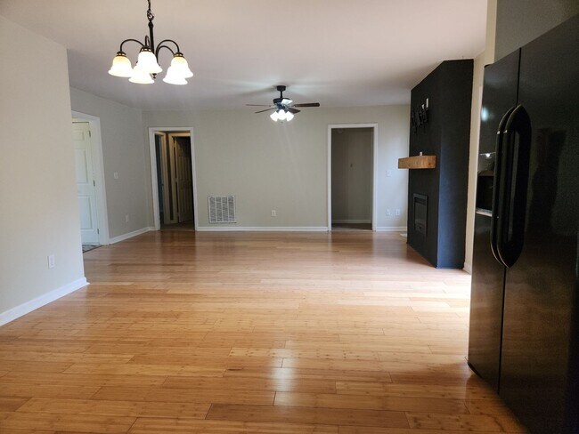 Building Photo - 3483 Arvin Dr