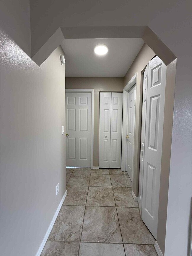 Building Photo - 17 Hemlock Radial Ct