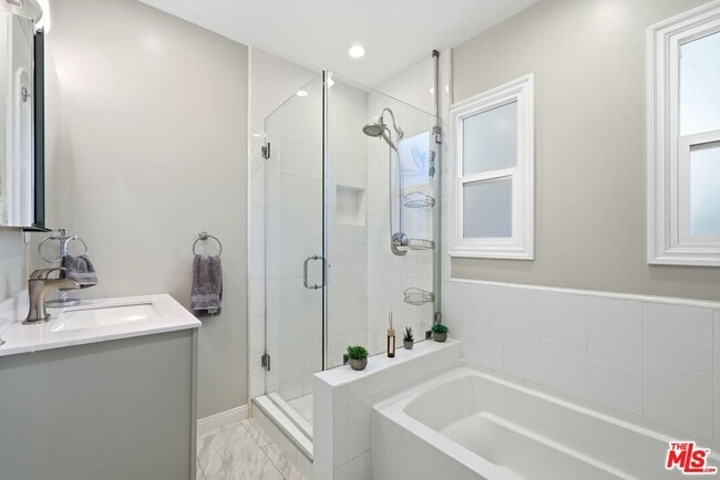 Building Photo - 15040 Hamlin St