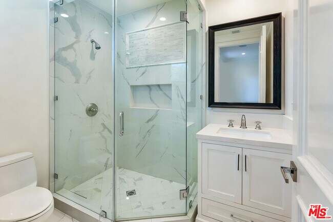 Building Photo - 363 S Saltair Ave