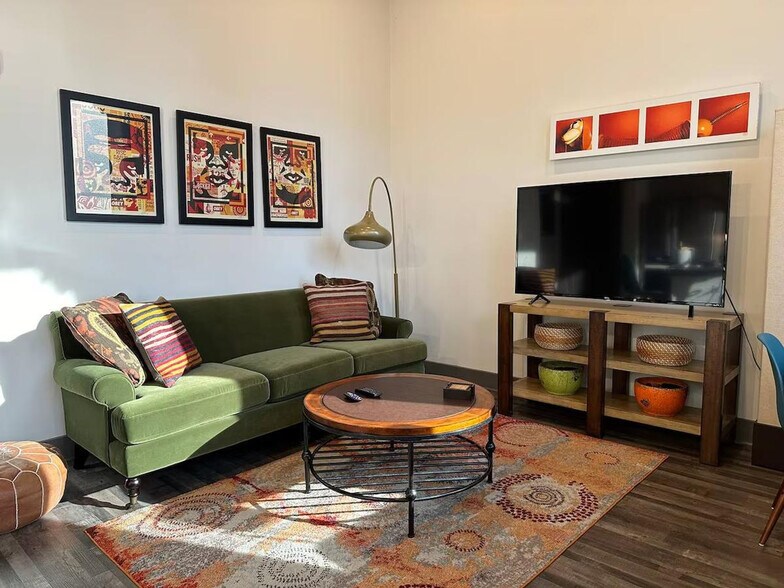 Building Photo - 350 East Ave