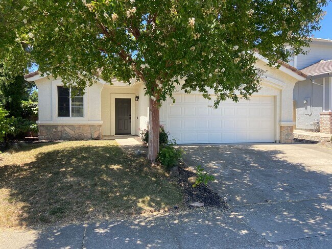 Building Photo - East Roseville - Near Olympus Point - 3 Bdrm, 2 Bath