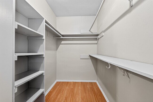 Building Photo - 2310 Woodwind Dr