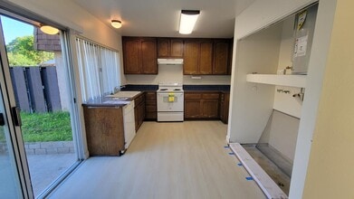 Building Photo - 4475 Anne Sladon St