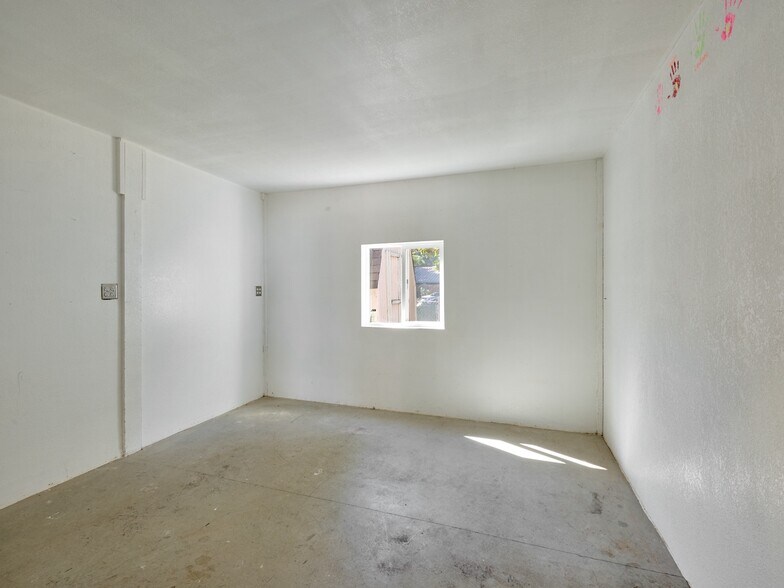 Building Photo - 1212 Alder Dr NE