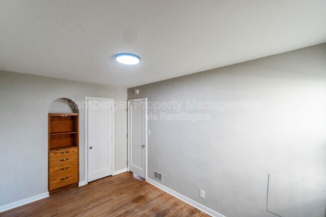 Building Photo - 1808 W 2nd Ave