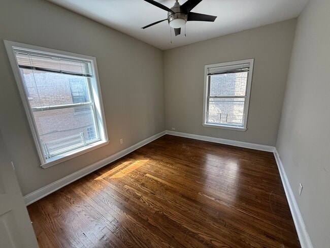 Building Photo - 836 E 53rd St