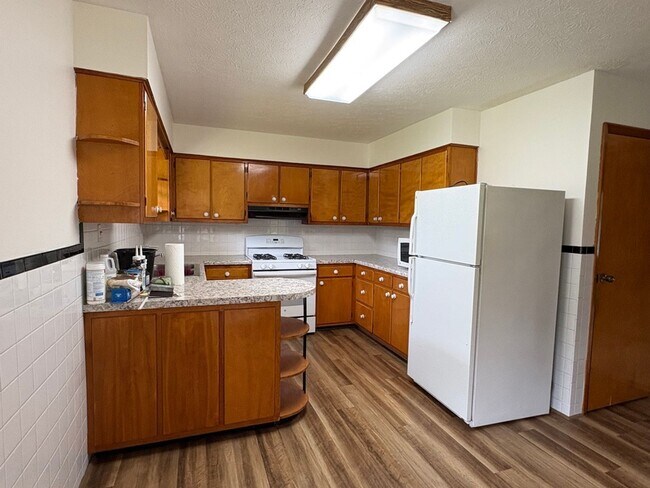 Building Photo - Nice Southside Find