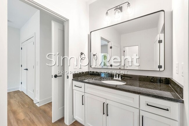 Building Photo - New 4/3 Home in East Point - 1st month fre...