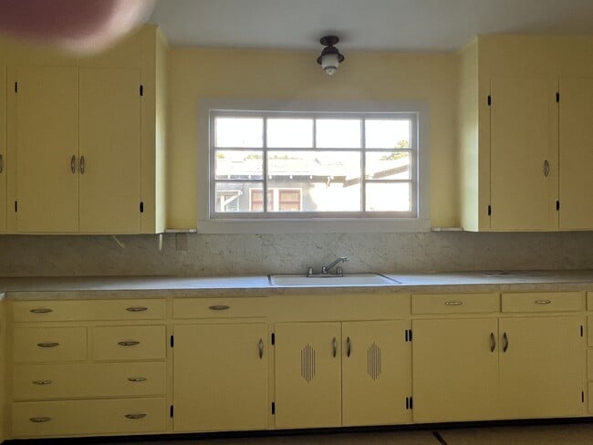 Building Photo - 262 12th St