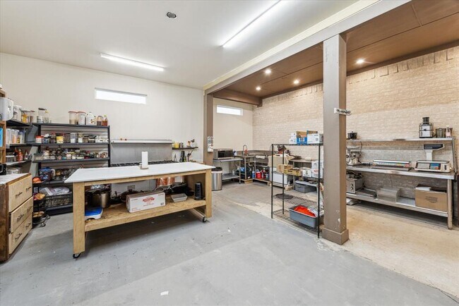 Building Photo - 24727 Saddlespur Ln