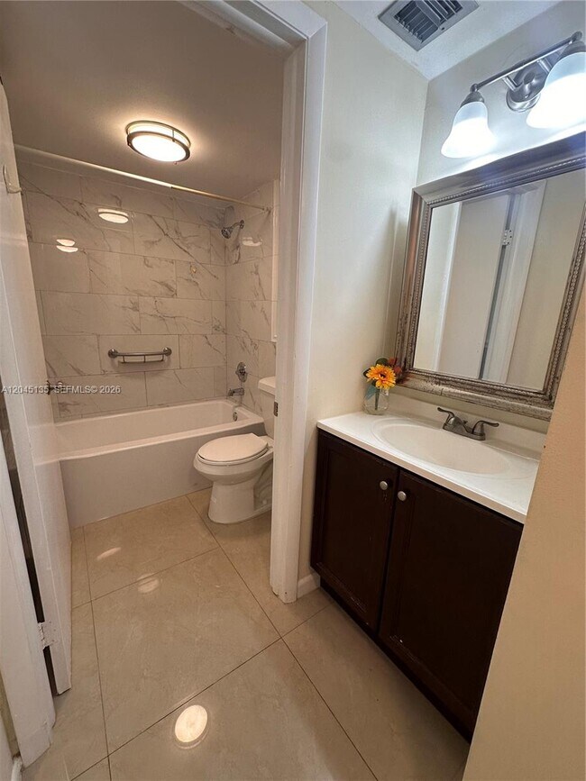 Building Photo - 10845 SW 112th Ave