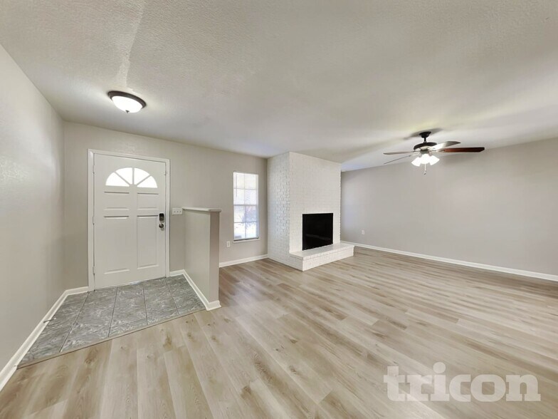 Building Photo - 3701 Sapphire Ln