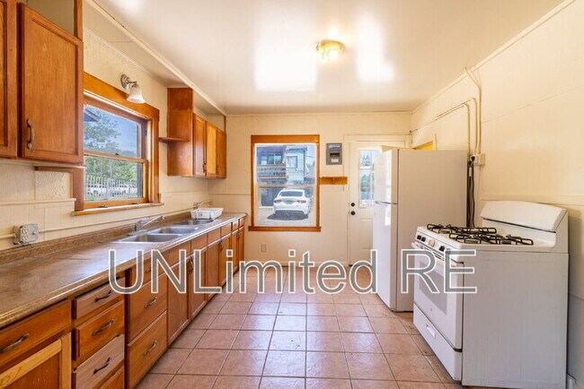 Building Photo - 306 S Humphreys St