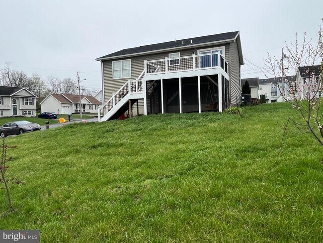 Building Photo - 262 Corvette Dr