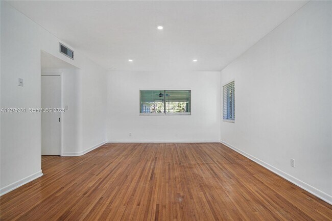 Building Photo - 1235 Algardi Ave