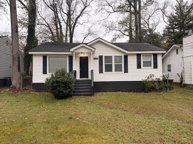 Primary Photo - 3 Bed 2 Bath in Hapeville!